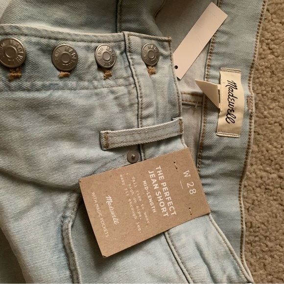 Madewell perfect vintage mid length jean short in Dayson wash button fly edition - Picture 2 of 3